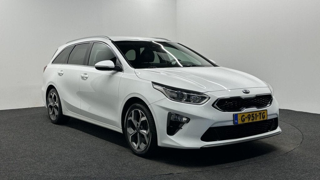 Kia Ceed Sportswagon 1.0 T-GDi DynamicLine CAMERA TREKHAAK N, Voorwielaandrijving, Gebruikt, Met garantie (alle), Leder en Stof
