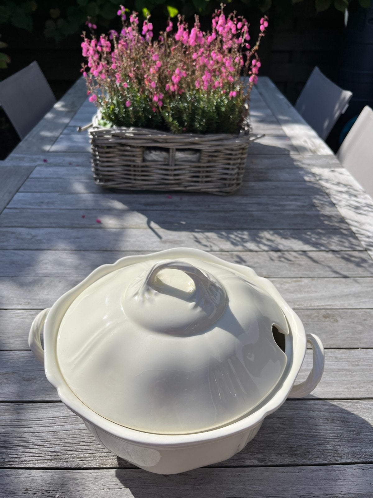 Vintage Wedgwood Queens Shape soepterrine 25cm diameter, Ophalen of Verzenden, Gebruikt, Aardewerk, Schaal of Schalen