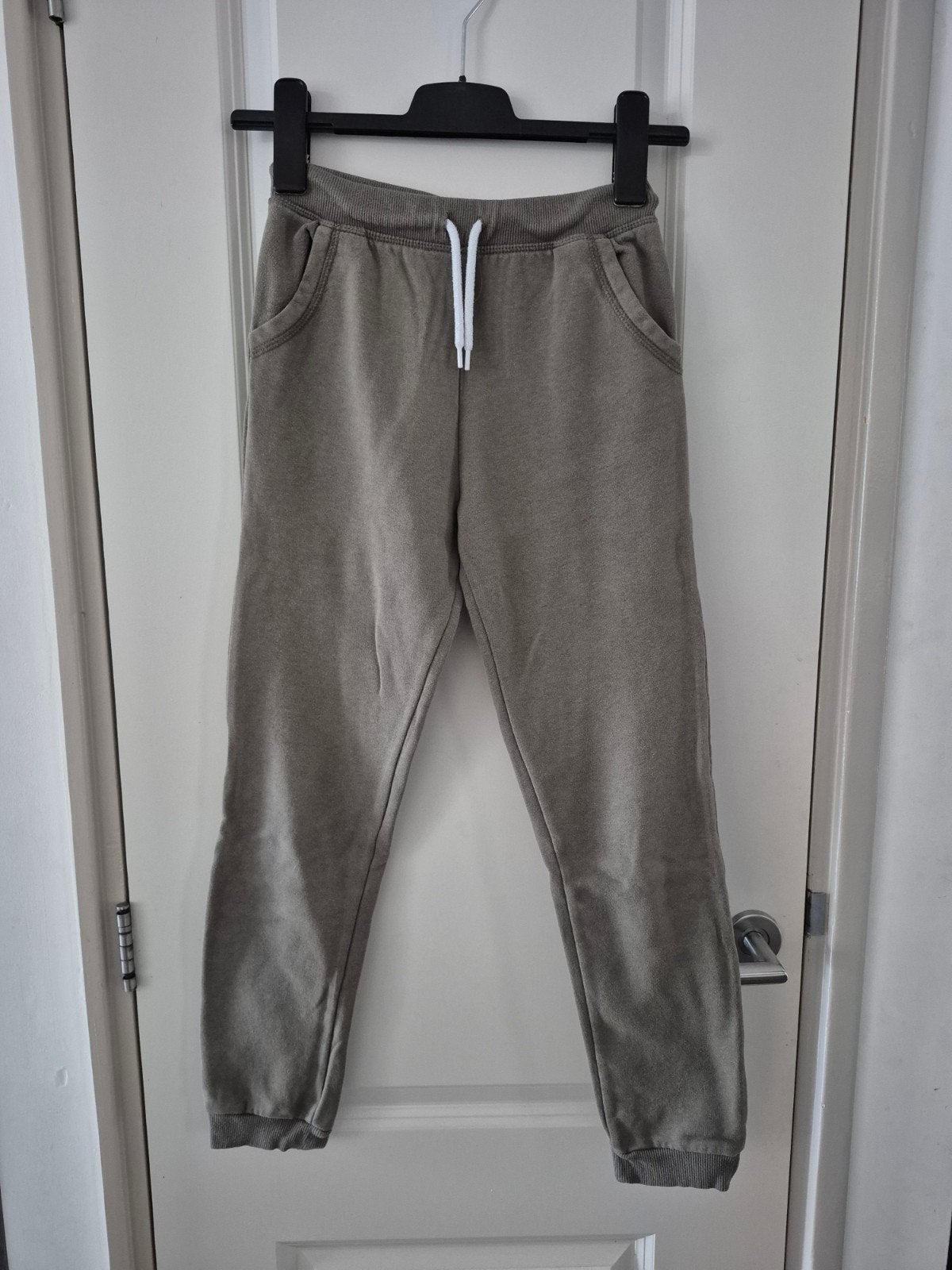 Primark 152 joggers joggingbroek khaki veter wit met kleine, Ophalen of Verzenden, Meisje