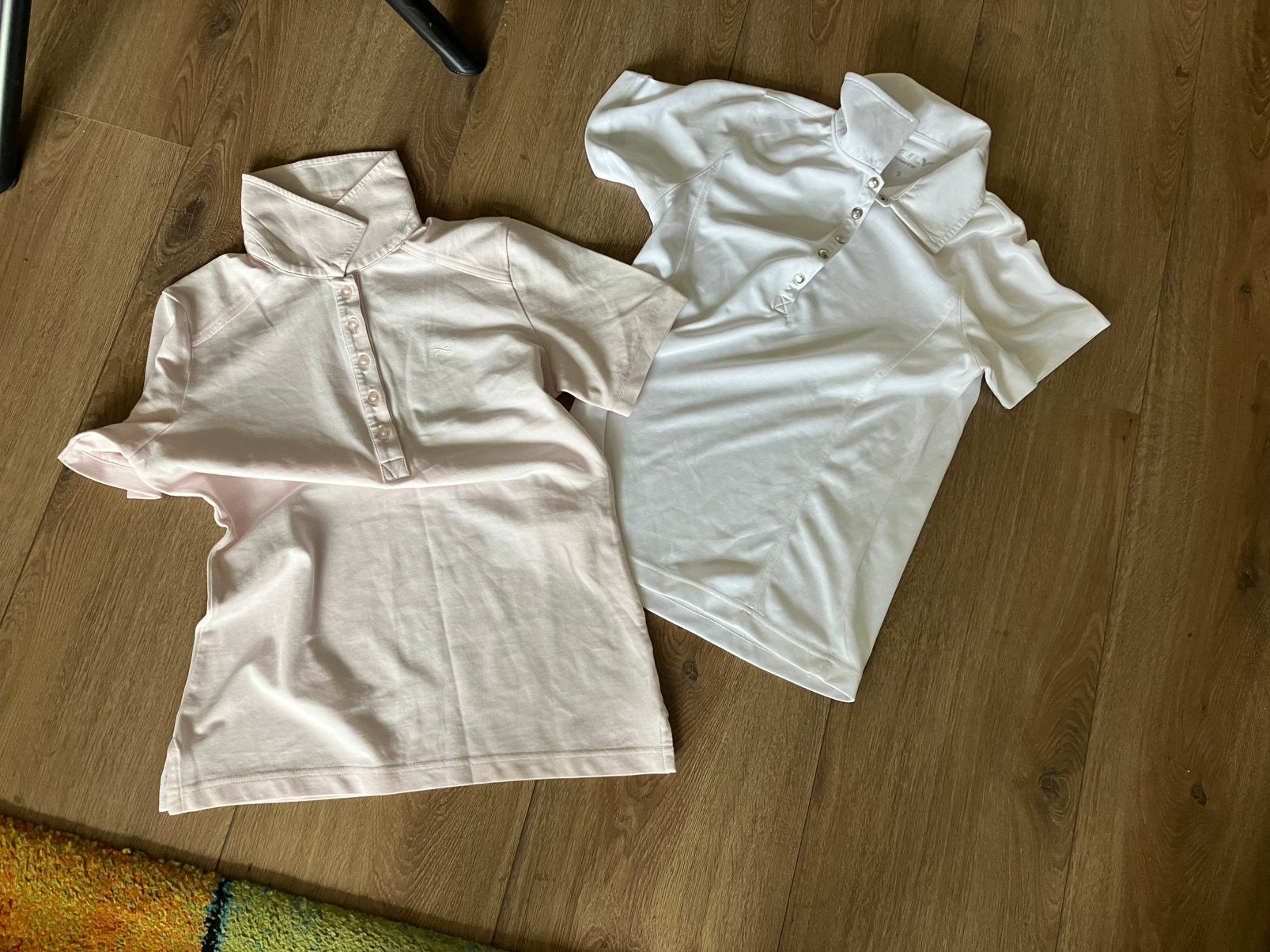 2 bijna nieuwe dames golf polo’s mt S Brax & Daily sport, Ophalen of Verzenden