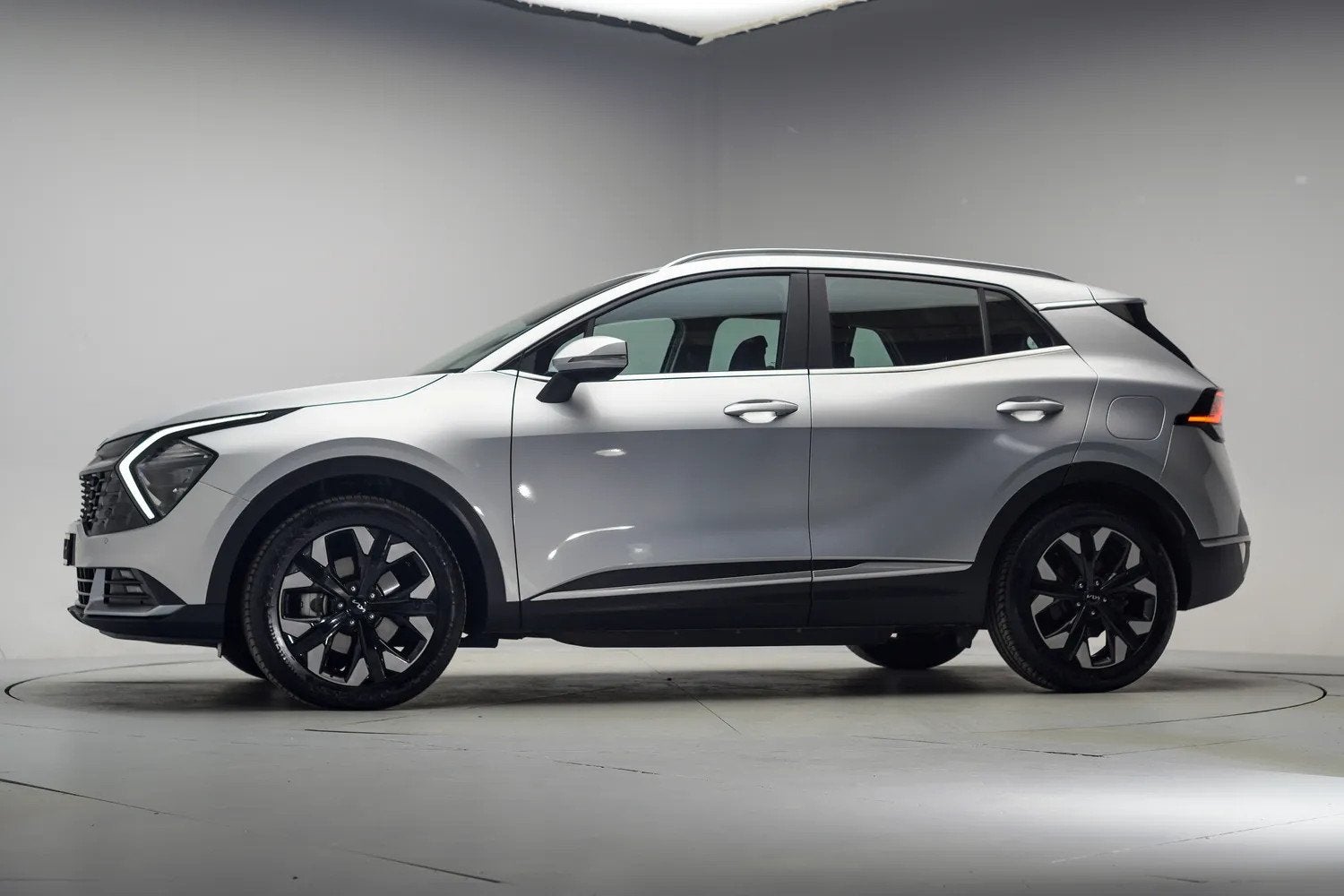Kia Sportage 1.6 T-GDi Plug-in AWD DynamicLine [ Navi Adapt., Auto's, Automaat, 1350 kg, 14 kWh, Gebruikt