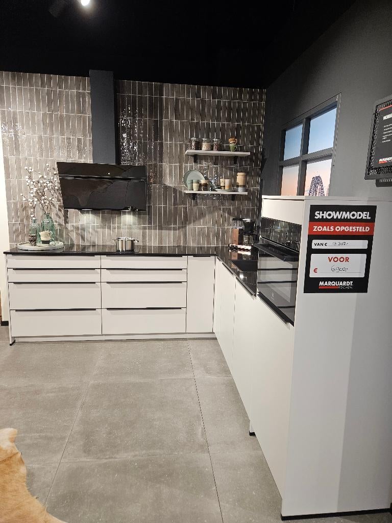 Showroomkeuken Noblesse, Ophalen, Hoekkeuken, Nieuw, Composiet