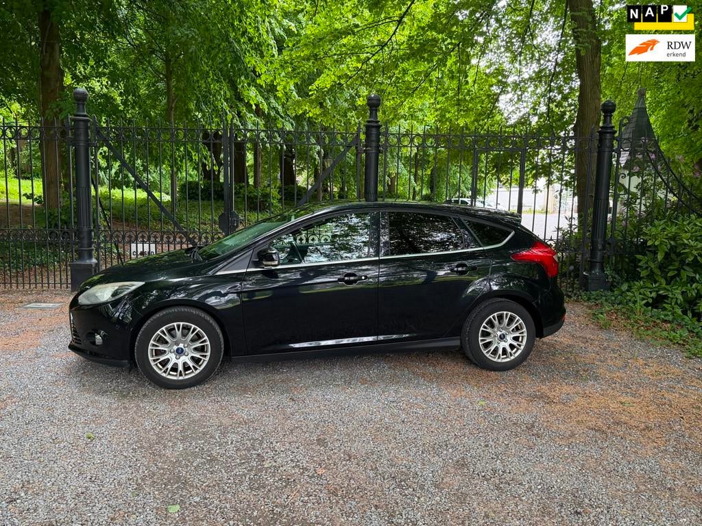 Ford Focus 1.6 EcoBoost Titanium Trekhaak PDC Vooruit verwar, Auto's, Stof, Gebruikt, Zwart, 4 cilinders