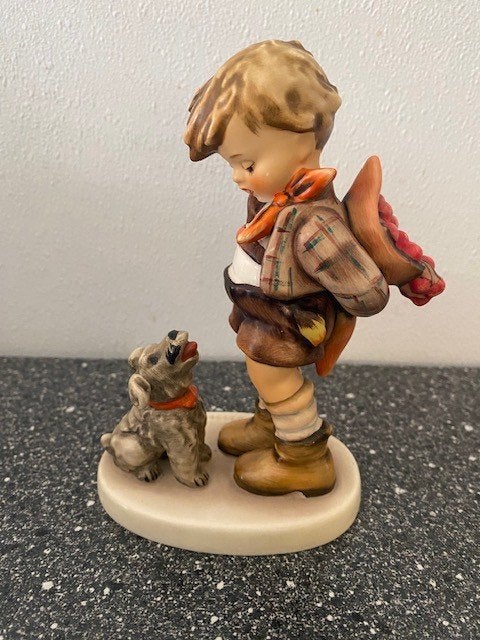 zeldzame Vintage Hummel-figuur: jongen met hond,   1960, Verzamelen, Ophalen of Verzenden, Zo goed als nieuw, Hummel