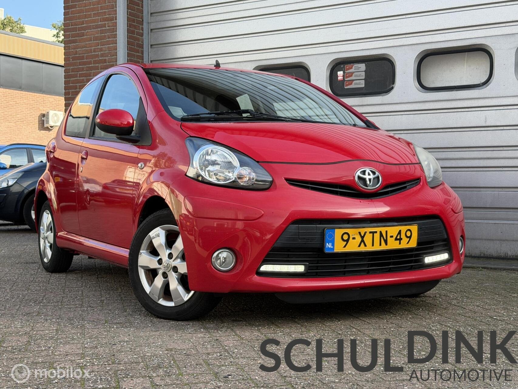 Toyota Aygo 1.0 VVT-i Dynamic Orange AIRCO KOUD|5 DEURS|TOMT, Auto's, Voorwielaandrijving, Euro 5, Gebruikt, 4 stoelen