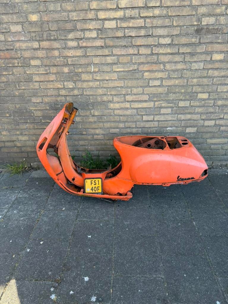 Vespa Lx frame geel kenteken slechte bodem., Ophalen of Verzenden