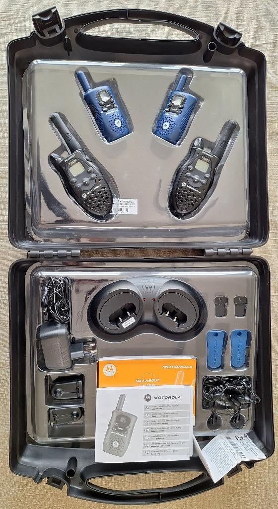 Motorola Walkie Talkie 2 sets (T5422 en T4502) in koffer, Met broekklem, Ophalen of Verzenden, Zo goed als nieuw, Portofoon of Walkie-talkie