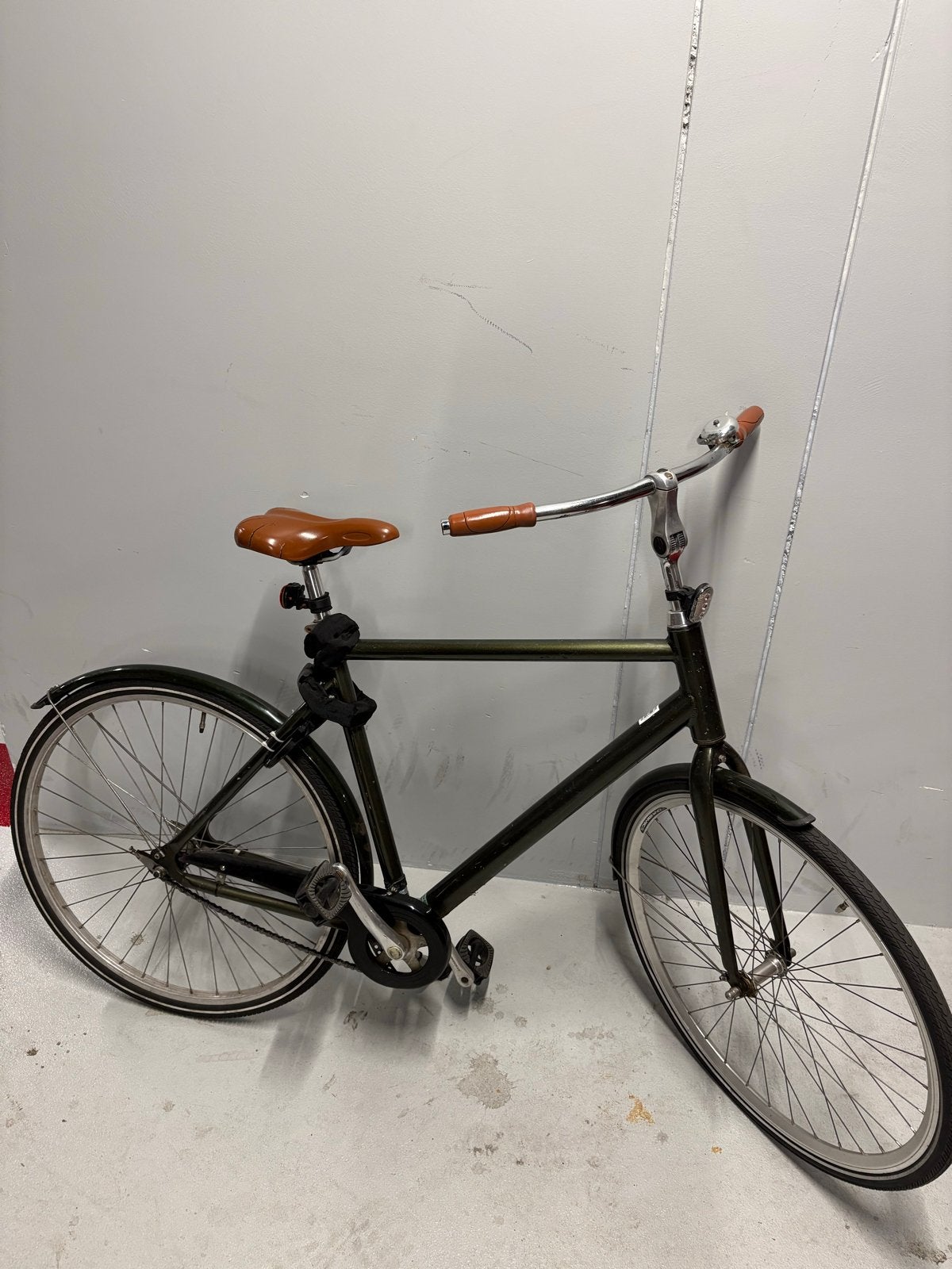 Gebruikte fiets met scheur in zadel, Ophalen, Gebruikt