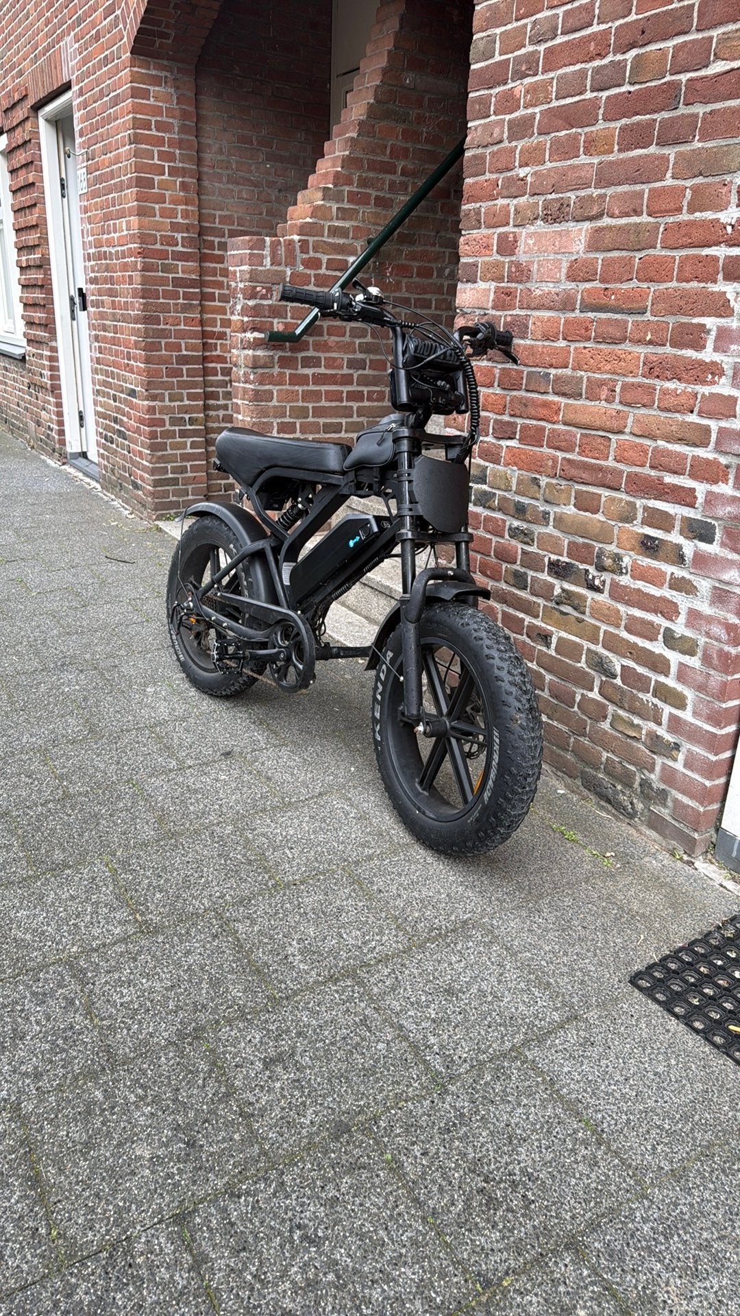 V20 custom h9 scherm inc lader, 59 cm of meer, Ophalen, Zo goed als nieuw, Overige merken