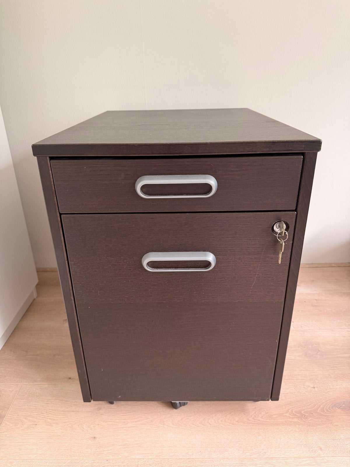 IKEA Archiefkast op Wieltjes - Donkerbruin met slot, Ophalen, Minder dan 50 cm, Gebruikt, Minder dan 100 cm
