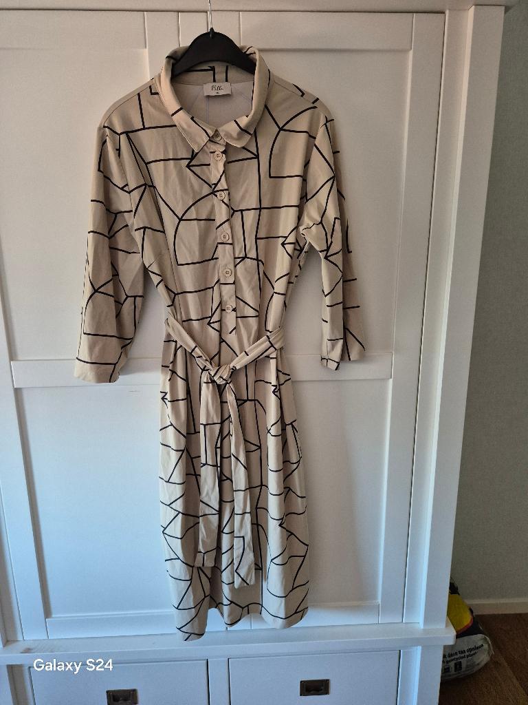 Jurk 3XL, Beige, Maat 46/48 (XL) of groter, Nelle, Ophalen of Verzenden