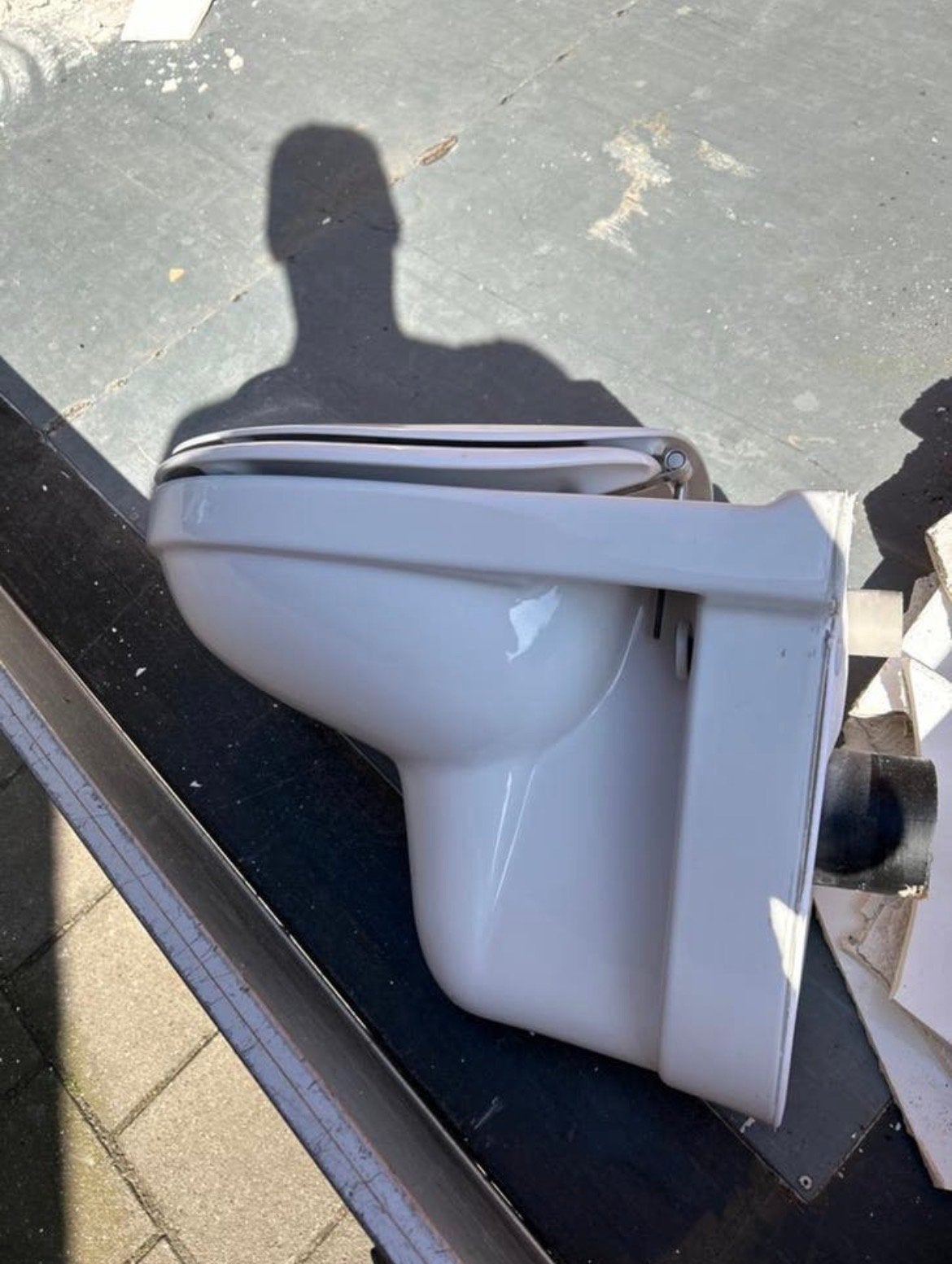 GRATIS Wandgemonteerd toilet met zitting, Doe-het-zelf en Verbouw, Sanitair, Ophalen, Gebruikt, Toilet