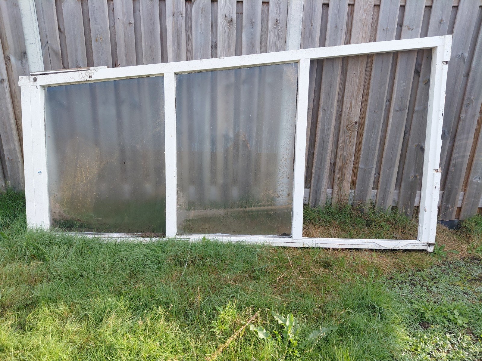 Houten kozijn met 2 ramen, 1 raam ontbreekt, Ophalen