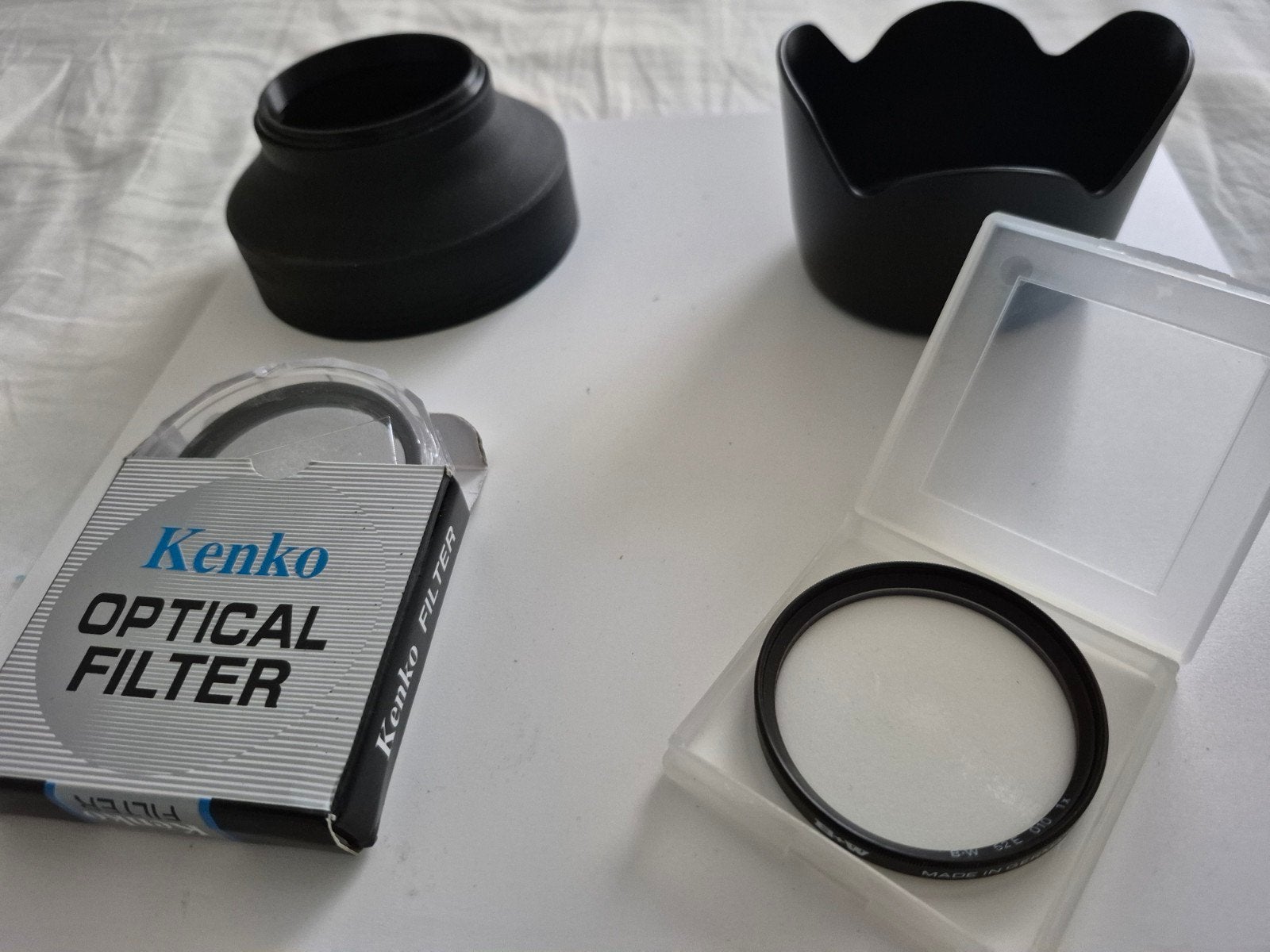 UV filters 52 mm 1x B+W en 1x Kenko, B+W, Inclusief opbergcase, Ophalen of Verzenden, 50 tot 60 mm