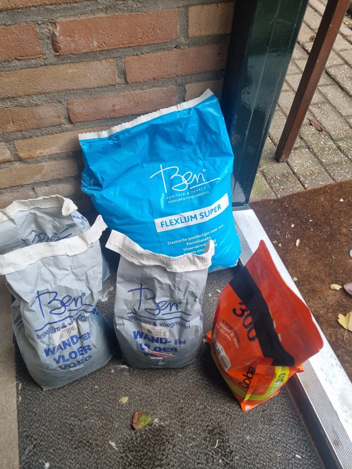 Tegellijm en voegmiddel - Ben en Coba, Ophalen, Overige typen, Minder dan 20 cm, Zo goed als nieuw
