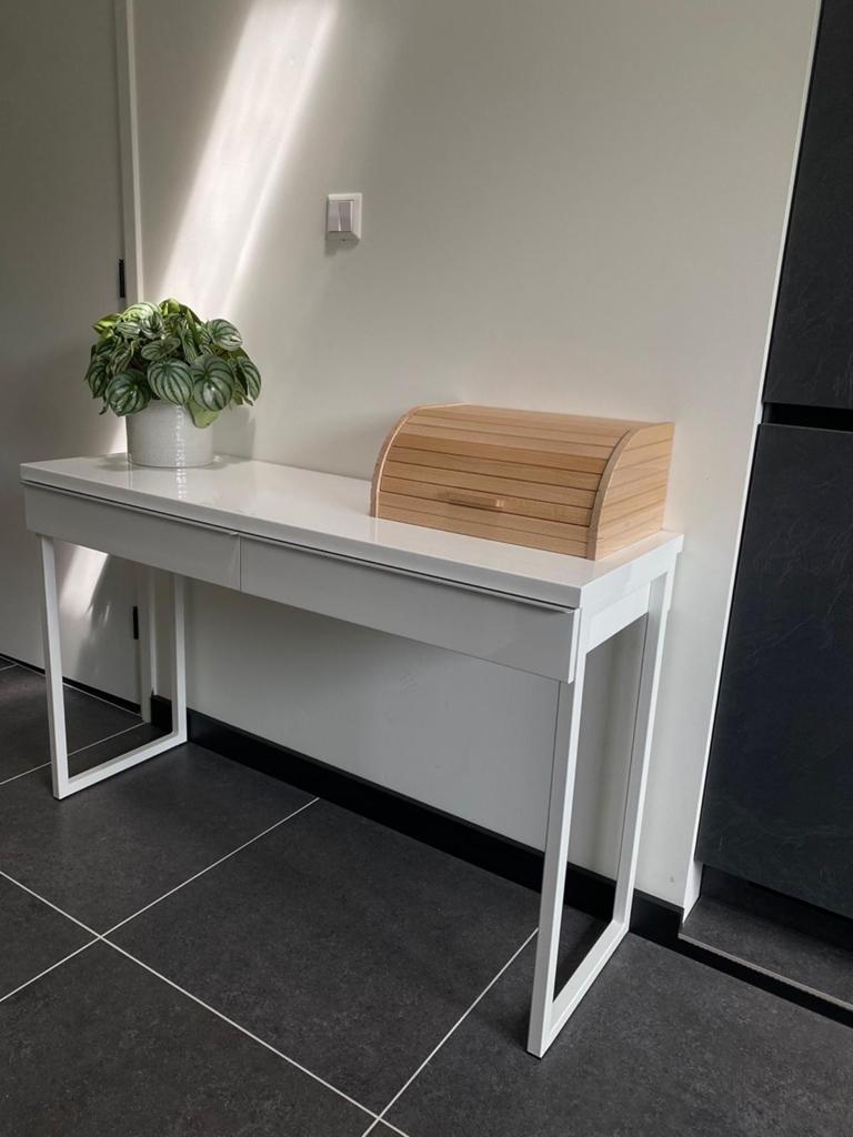 Mooi wit bureau, zo goed als nieuw, Ophalen, Overige typen, Met lades, Spaanplaat of MDF