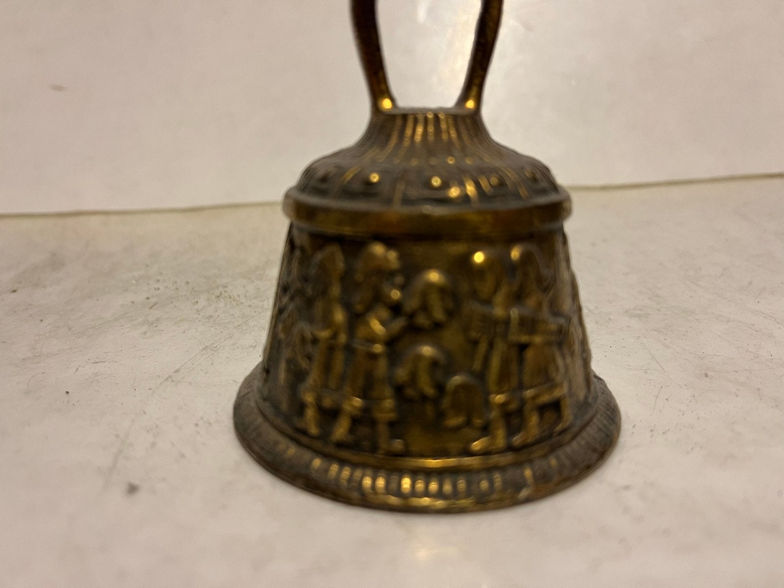 Decoratieve Bel met Reliëf, Antiek en Kunst, Ophalen of Verzenden, Brons