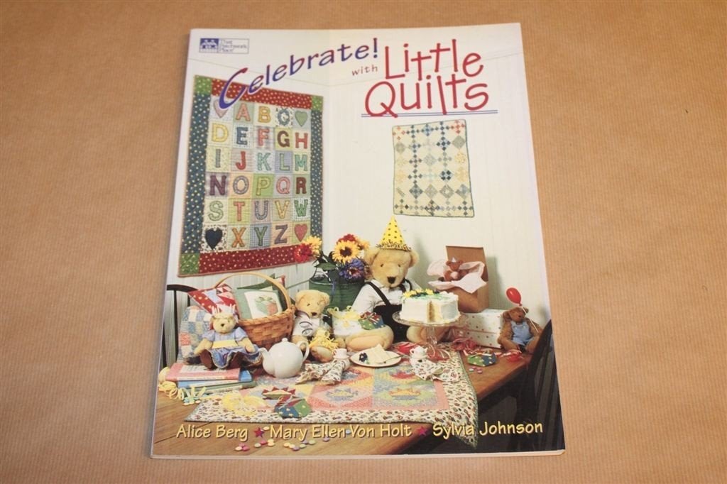 Celebrate! With Little Quilts — 15 Nieuwe Quiltontwerpen, Ophalen of Verzenden, Gelezen, Borduren en Naaien