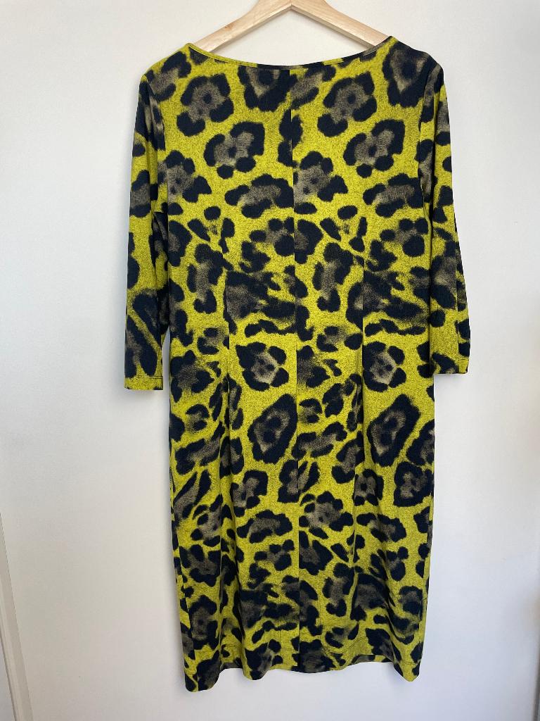 MOQ travelstof jurk maat 44 panterprint geel met zwart, MOQ shop, Info@moqshop.nl, Geel, Maat 42/44 (L)