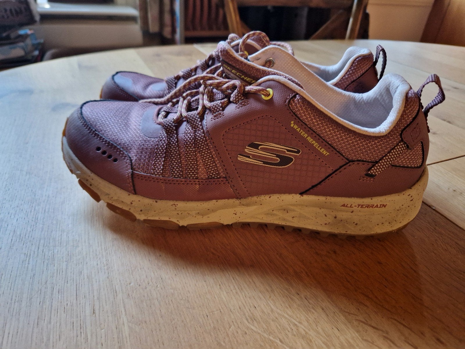 LILA SKETCHES TRAIL MAAT 41 WATERAFSTOTEND HERFST / WINTER, Overige kleuren, Sketches, Ophalen of Verzenden, Sneakers of Gympen
