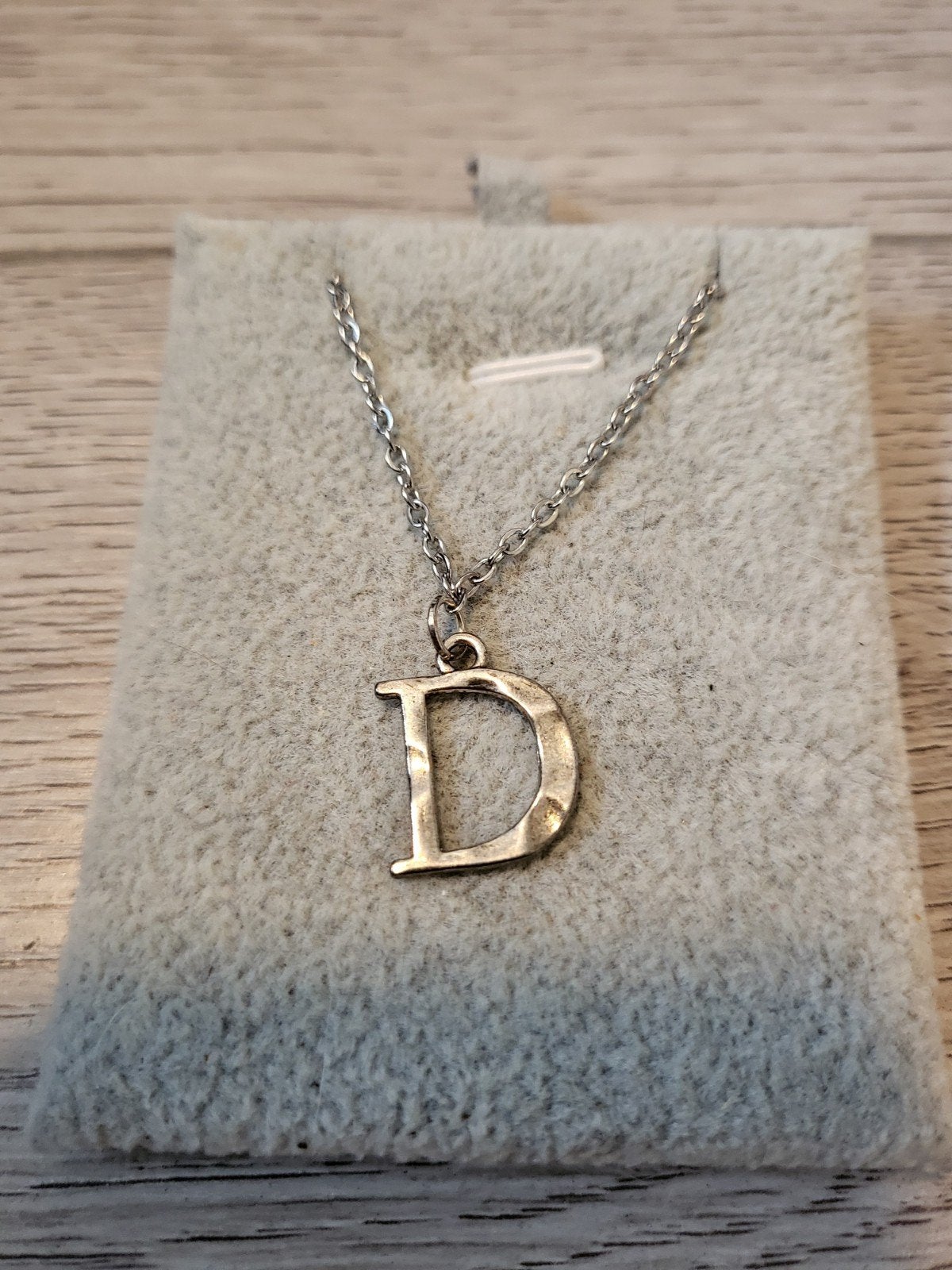 Nieuwe ketting met letter 'D' hanger, Nieuw, Ophalen of Verzenden, Zilver, Overige materialen