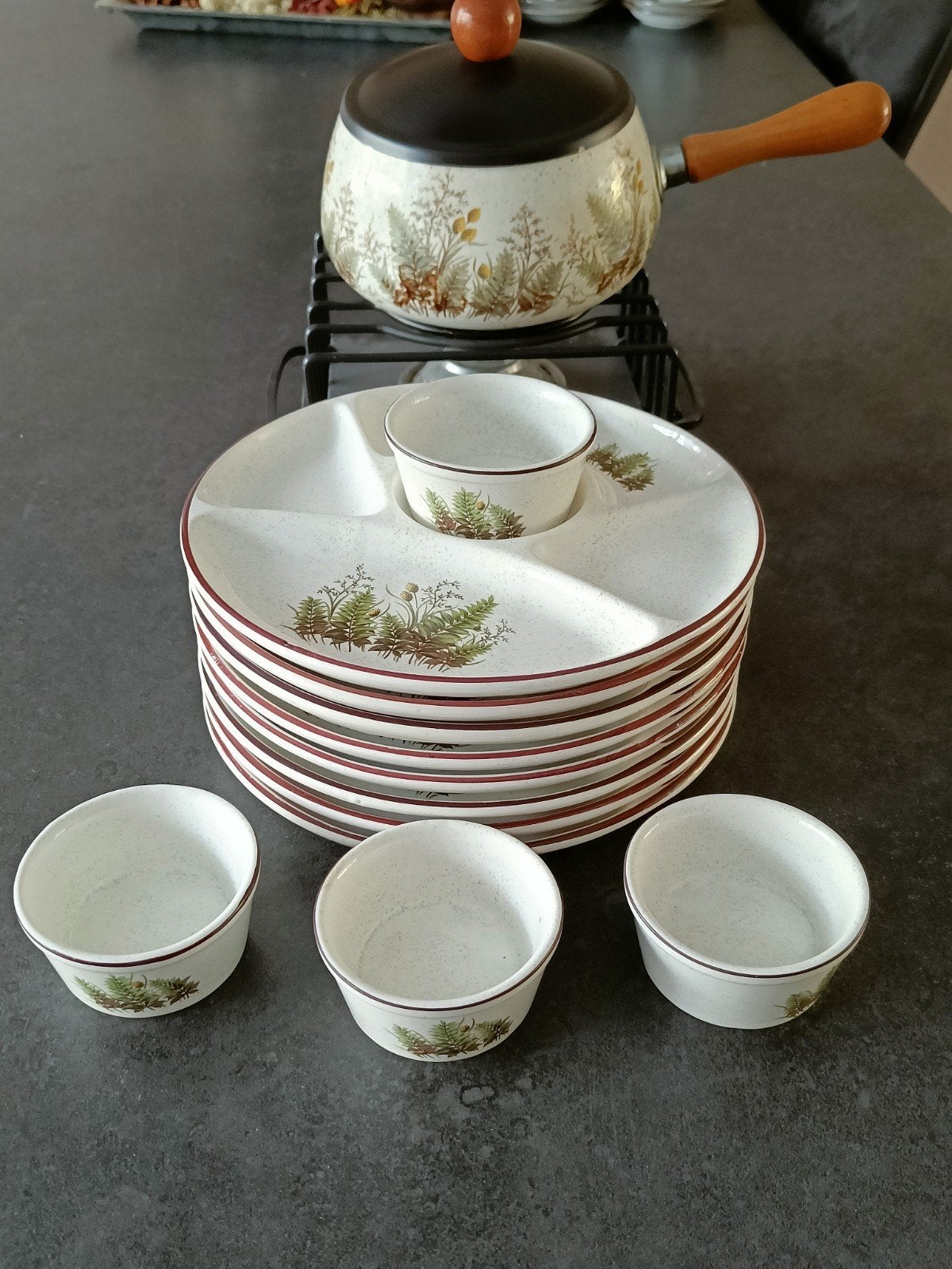 Vintage Fondue Set met Borden en Kommetjes - Jaren '70, Keramiek, Ophalen of Verzenden, Zo goed als nieuw, Overige stijlen