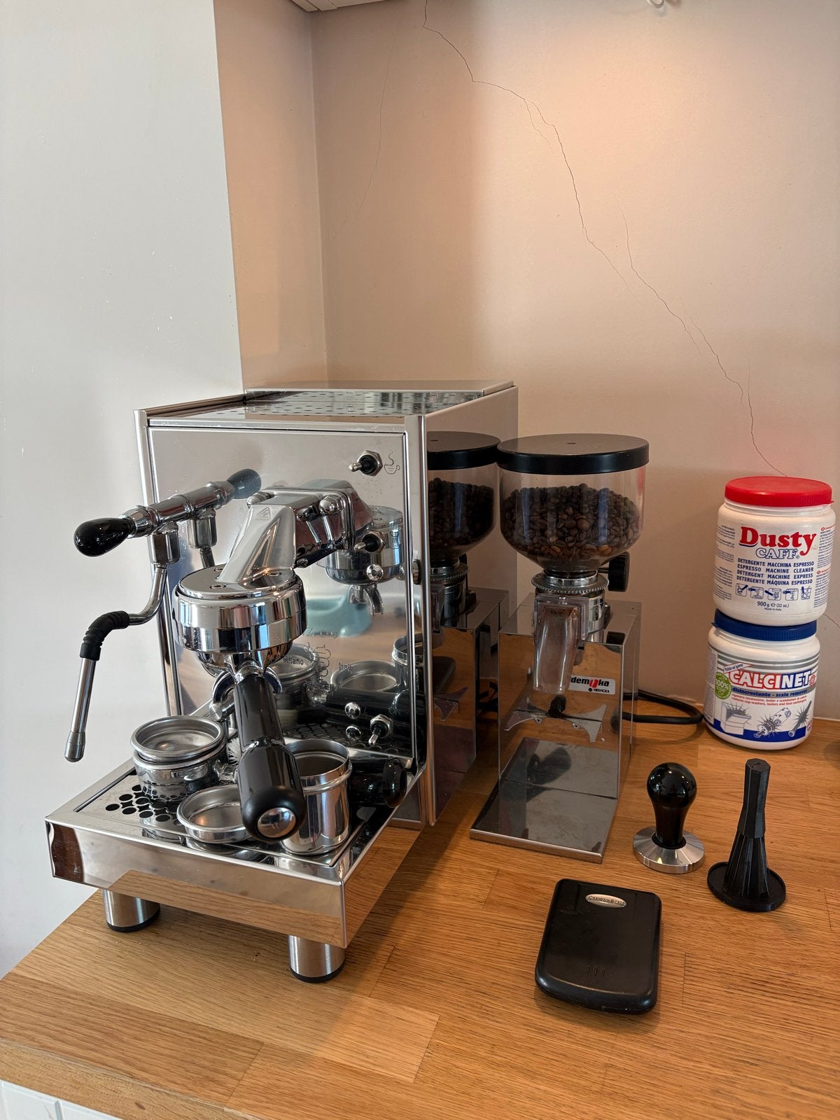 Espressomachine BZ09 met 2 molens en accessoires, Espresso apparaat, Gemalen koffie, Zo goed als nieuw, 2 tot 4 kopjes
