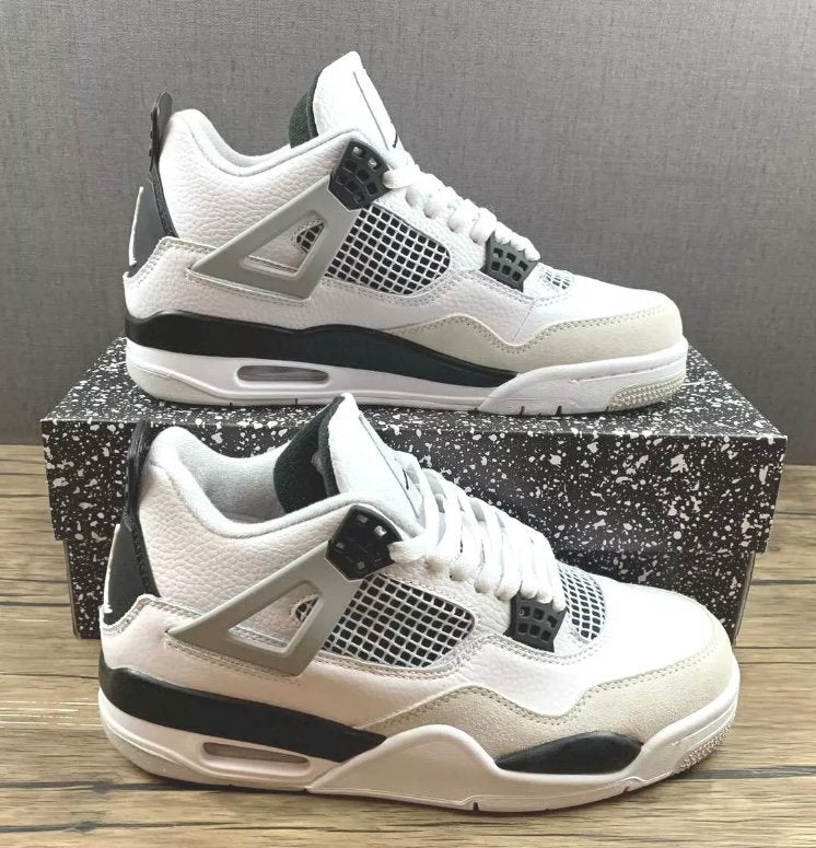 Jordan 4 military black, Ophalen of Verzenden, Zo goed als nieuw, Wit
