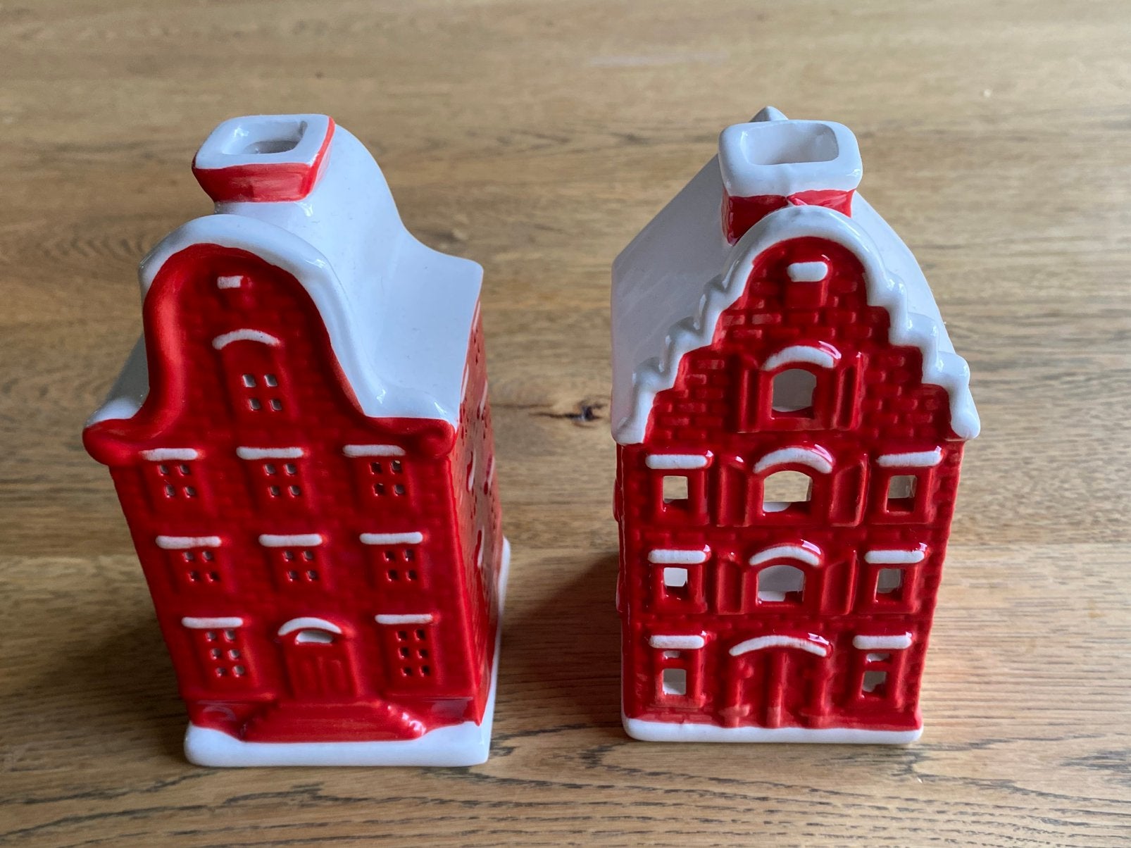 2 rood-witte huisjes nr 1&9  postcodeloterij, Diversen, Ophalen, Zo goed als nieuw