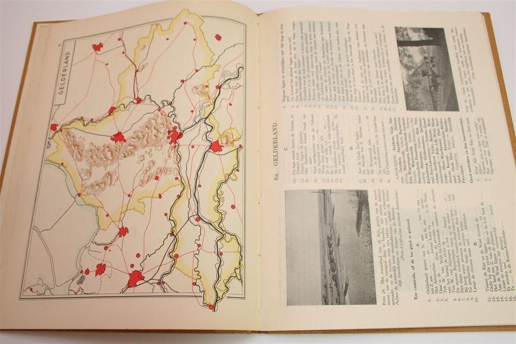 Atlas Prop [1955] — Nederland, de West en Indonesië, Boeken, Gelezen, Ophalen of Verzenden, Landkaart, 1800 tot 2000