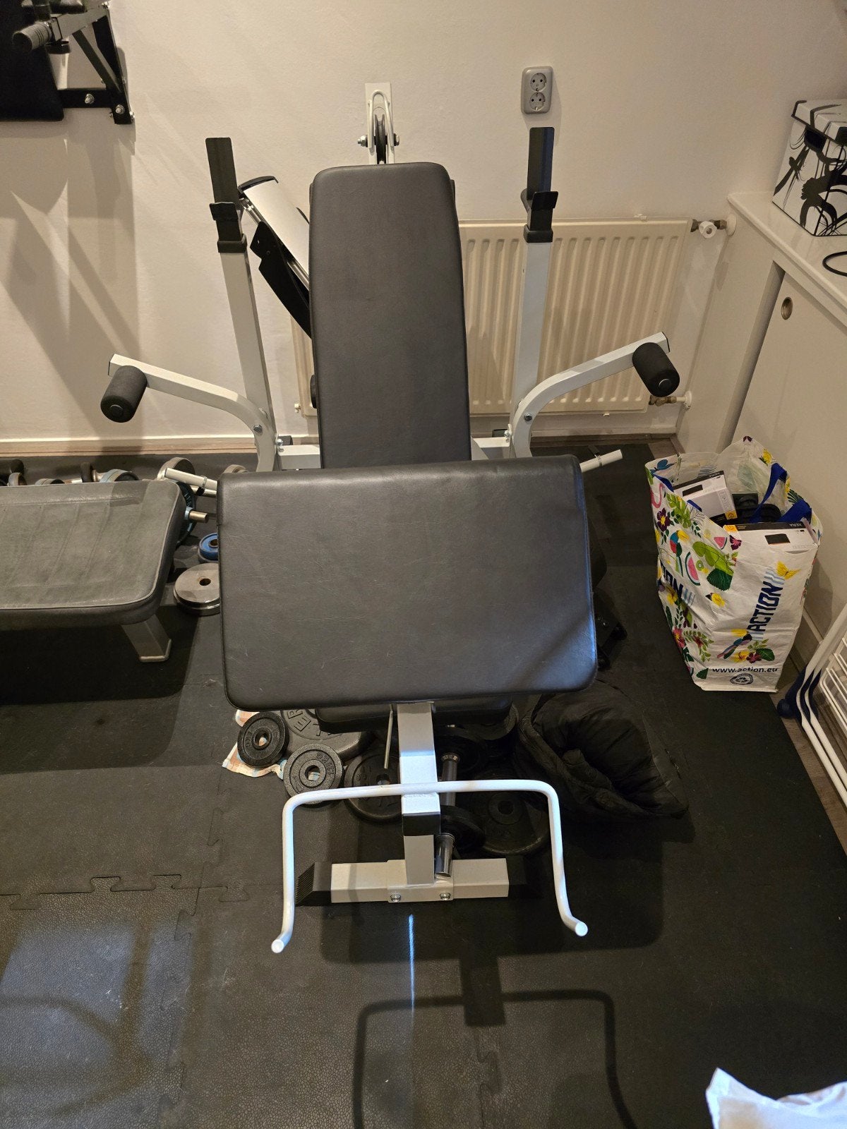 Fitnessbank met dumbells, halterschijven en stang, Sport en Fitness, Ophalen of Verzenden
