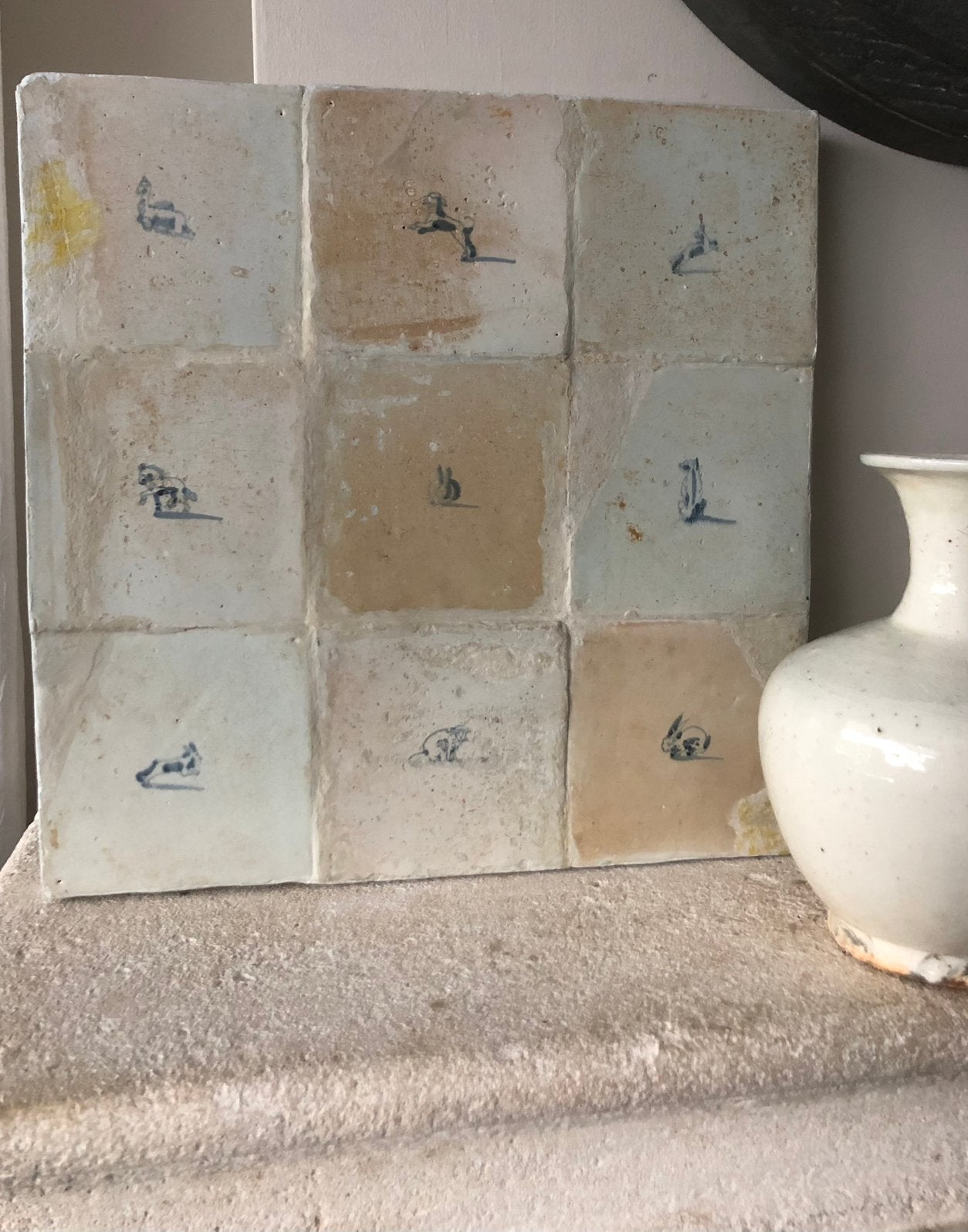 Oude witjes tegel tableau sleets imperfect dieren, Antiek en Kunst, Ophalen