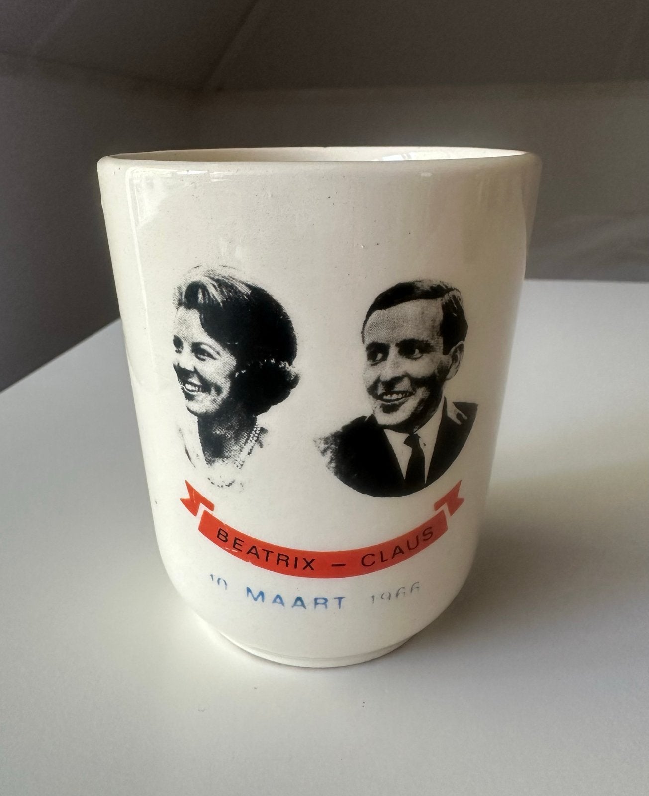 Huwelijksbeker Beatrix & Claus 1966 - Koninklijk Servies, Verzamelen, Ophalen of Verzenden, Gebruikt, Nederland, Servies
