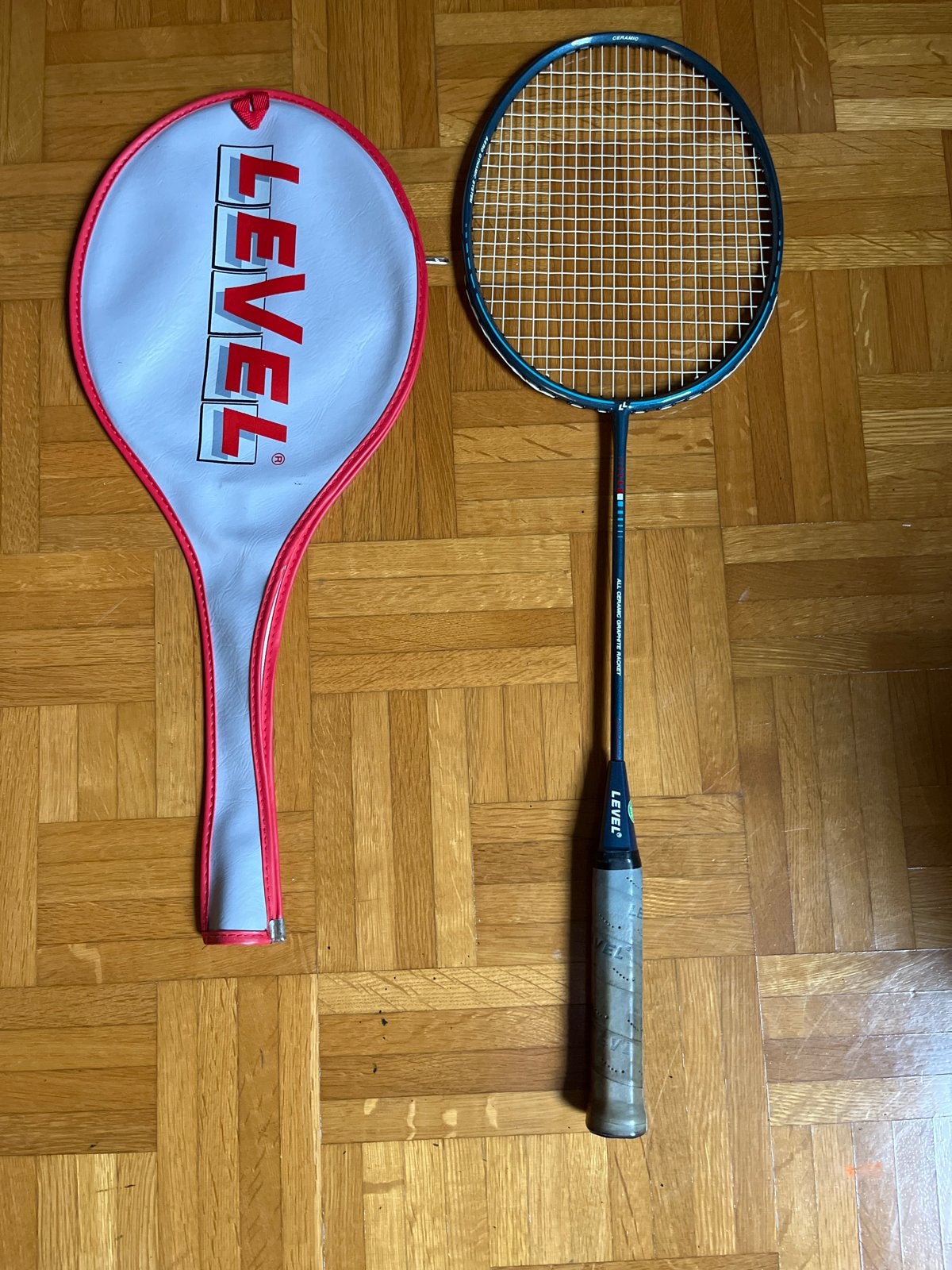 Level badmintonracket met hoes, Sport en Fitness, Badminton, Ophalen of Verzenden, Gebruikt, Racket(s)