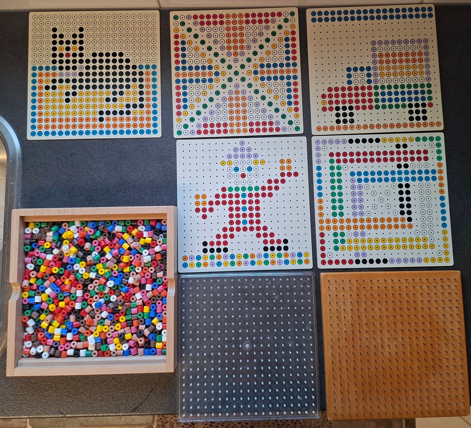 Houten+ kunststof kralenplank/kralenbak met kralen/voorbeeld, Kinderen en Baby's, Ophalen of Verzenden