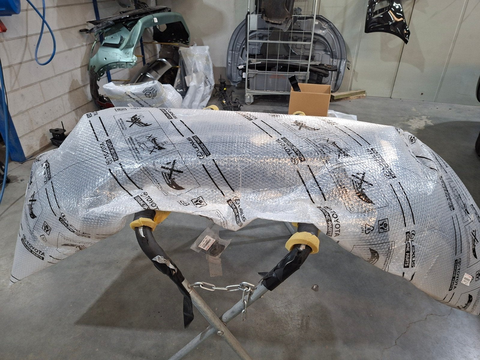 Nieuwe originele voorbumper Toyota RAV4 2008 (52119-42964), Voor, Nieuw, Ophalen of Verzenden, Toyota