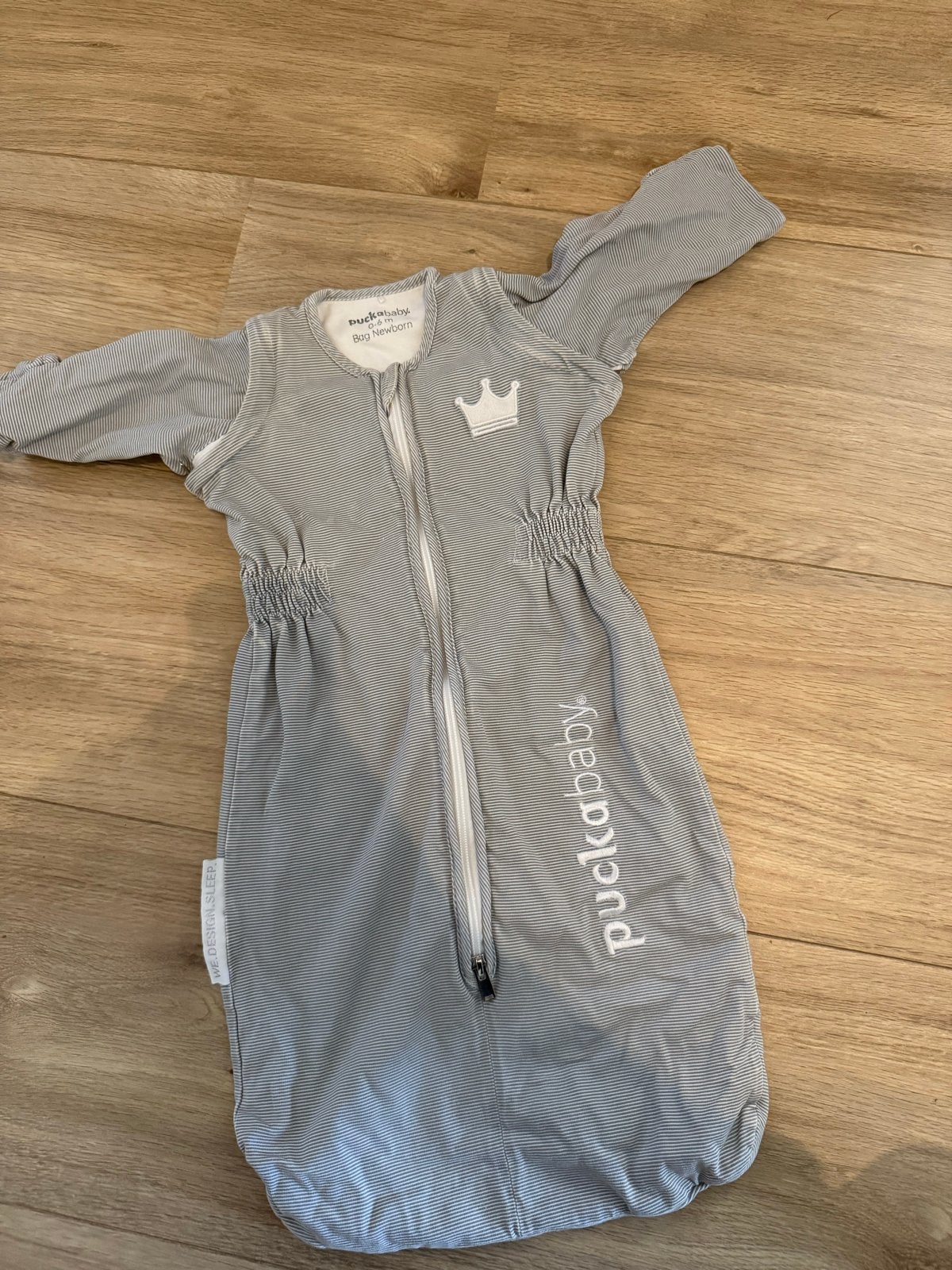 Puckababy newborn slaapzak 0-6 maanden, zgan, Kinderen en Baby's, Puckababy, Ophalen of Verzenden, Zo goed als nieuw, Grijs