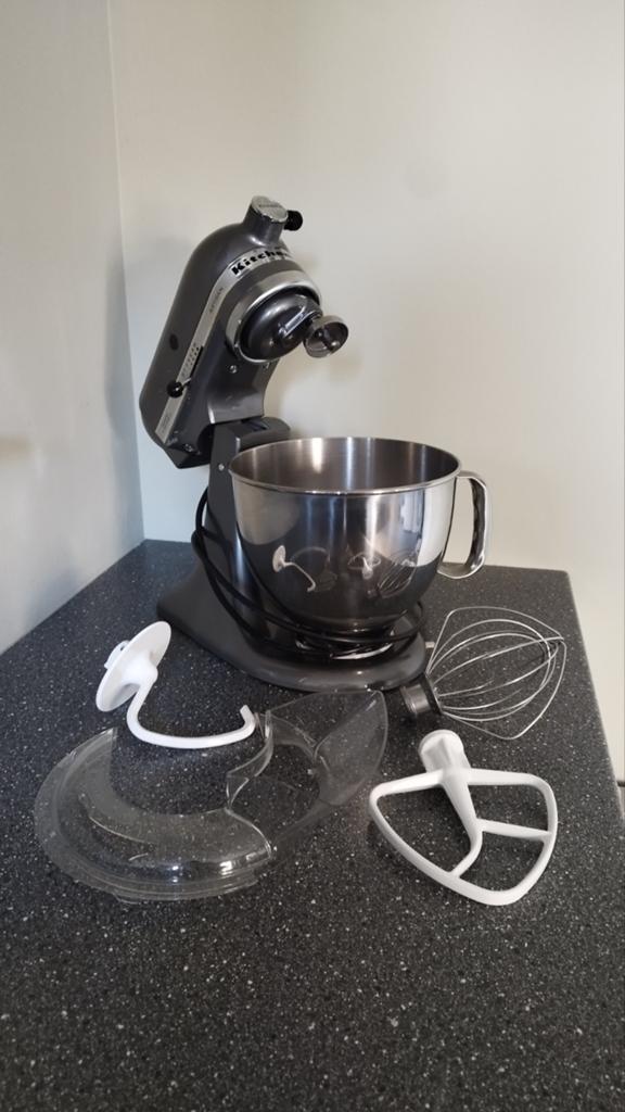 KitchenAid Artisan Keukenmixer 5KSM150 - Zo goed als nieuw, Ophalen, 4 liter of meer, 3 snelheden of meer, Zo goed als nieuw