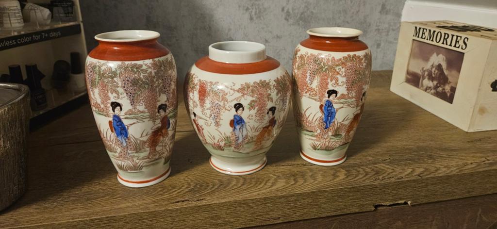 Set van 3 Vintage Japanse Vazen met Geisha Decoratie, Antiek en Kunst, Antiek | Vazen, Ophalen of Verzenden