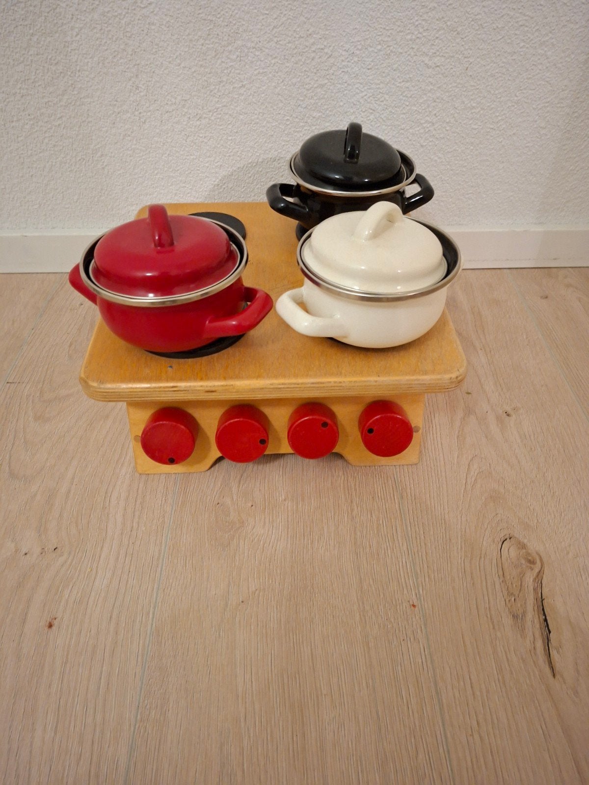 Houten speelgoed gasstel met emaille pannetjes, Ophalen, Gebruikt, Meubelstuk of Keukentje