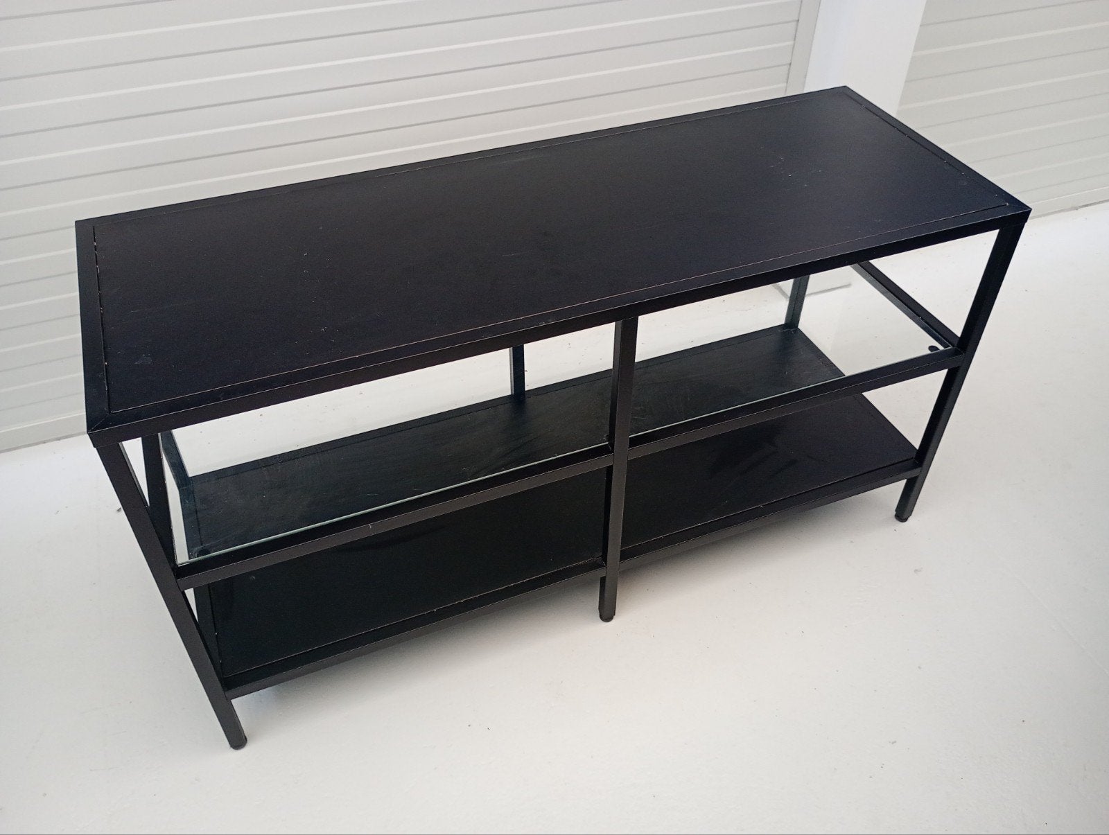 Zwart metalen Vittsjö dressoir/tv-meubel, Ophalen of Verzenden, Gebruikt, Modern, Industrieel, Minimalistisch