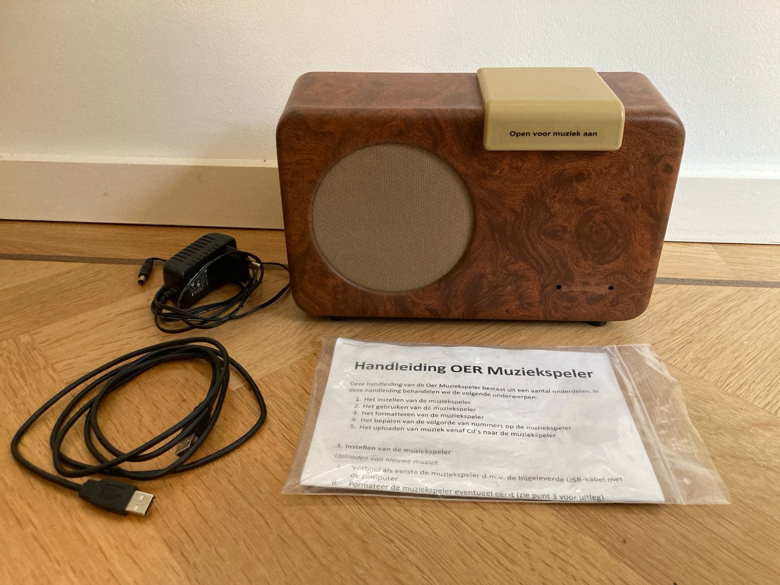 OER Muziekspeler voor ouderen / dementie radio walnoot, Ophalen of Verzenden, Zo goed als nieuw, Radio