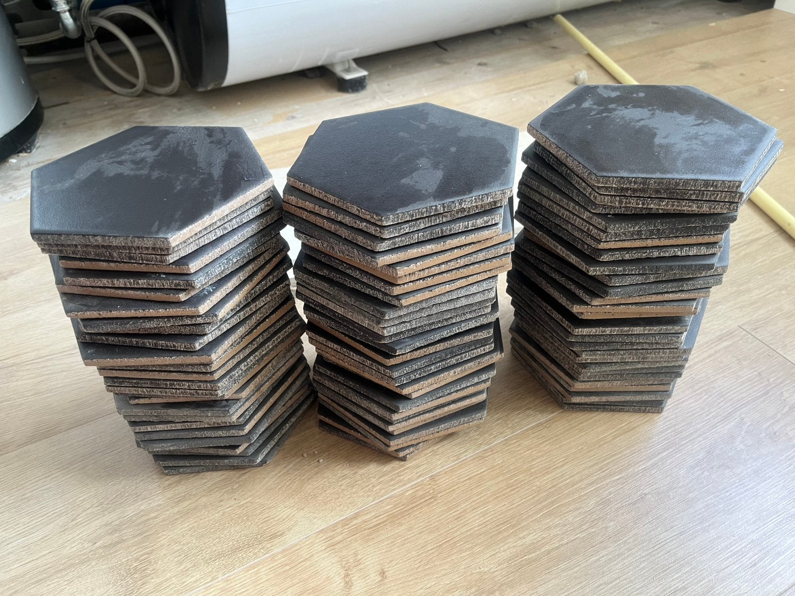 84x zwarte hexagon tegels ongebruikt, Ophalen, Wandtegels, Minder dan 20 cm, Minder dan 5 m²
