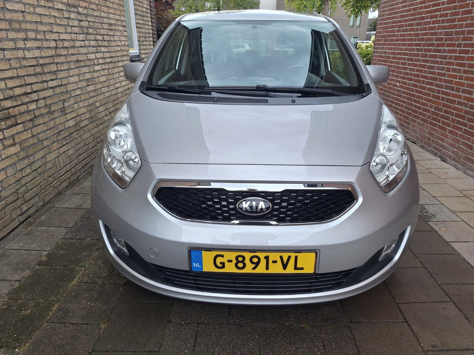 Kia Venga 1.6 Cvvt AUT 2014 Grijs, 1591 cc, 4 cilinders, 1219 kg, Particulier