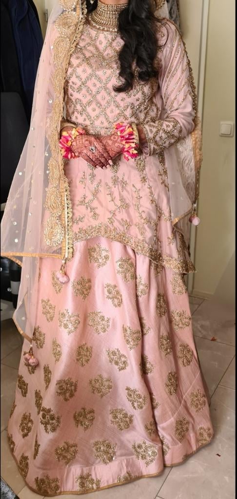 Prachtige Indiase bruidsjurk/Lengha Roze/Goud S/M, Kleding | Dames, Gelegenheidskleding, Overige typen, Ophalen of Verzenden, Roze