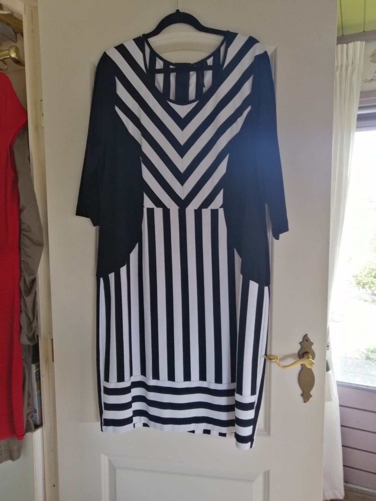 mooie dames jurk Dolce Vita 12.50, Ophalen of Verzenden, Zo goed als nieuw, Zwart, Onder de knie