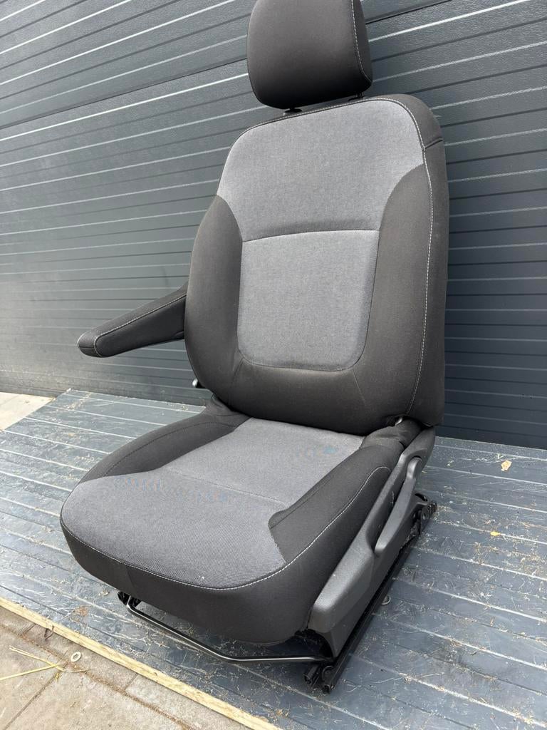 stoel links chauffeur Renault Trafic Opel Vivaro Talento NV3