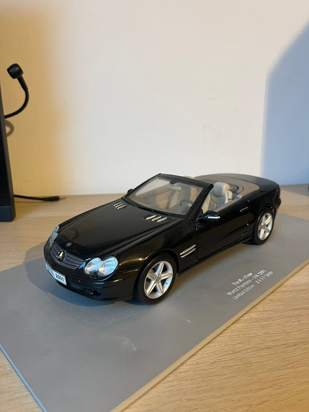 Mercedes SL-klasse limited editon Maisto 1:18, Hobby en Vrije tijd, Modelauto's | 1:18, Ophalen, Zo goed als nieuw, Maisto