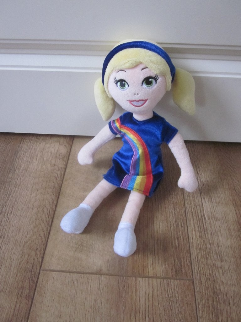 Studio 100 zacht pluche K3 pop met regenboogjurkje, Overige karakters, Overige typen, Zo goed als nieuw, Middelgroot (20 tot 80 cm)