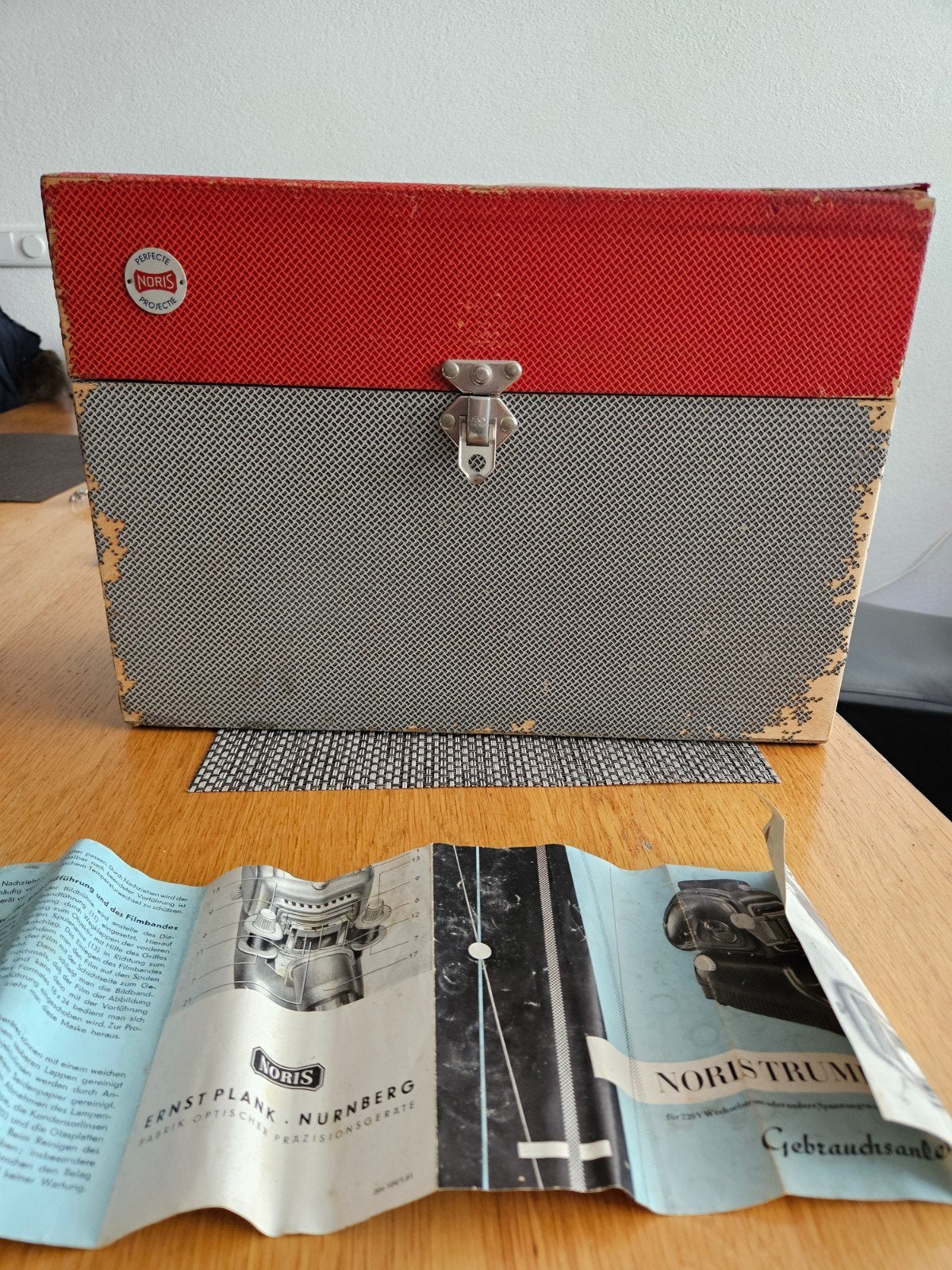 Vintage Noris Trumpf 300 Diaprojector met Accessoires, Ophalen of Verzenden, Gebruikt, Met scherm